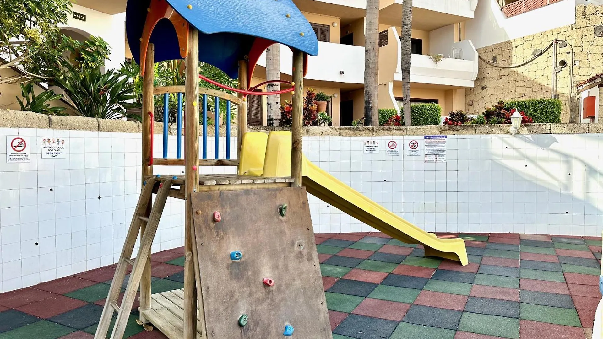 Breathtaking Ocean View, Adult And Kids Pools & Fiber Wi-Fi Apartment San Miguel de Abona